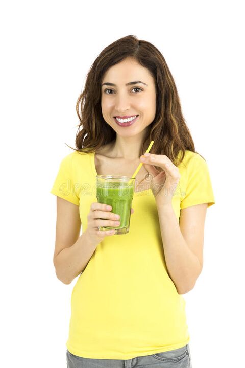 The girl drinks Matcha Slim to lose weight