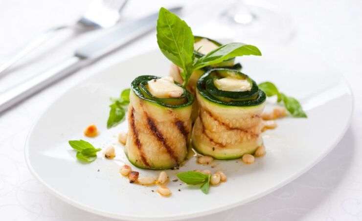 You can dine with gout with fragrant zucchini rolls with ricotta
